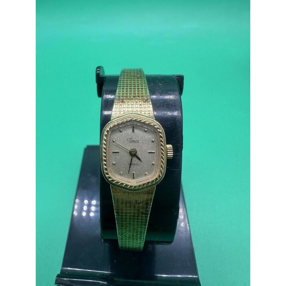 Vintage Ladies Women’s Timex Watch Gold Tone Bracelet New Battery